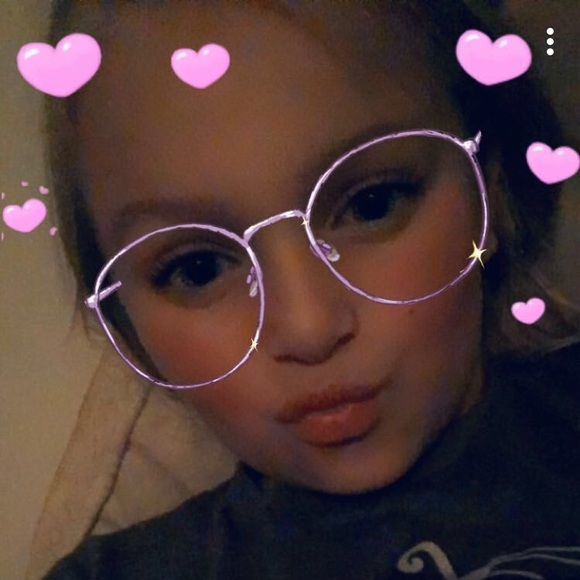 Meet your Posher, Kenzie - Picture 1 of 1